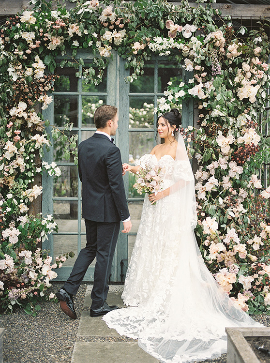 Ashley Cook Photography--seventh stem. ceremony flowers